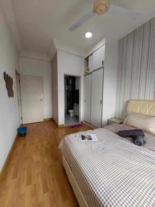 A2705 Platino Paradigmmall Netflix Poolview Bystay