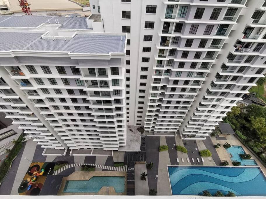 Apartemen A2705 Platino Paradigmmall Netflix Poolview Bystay Johor Bahru