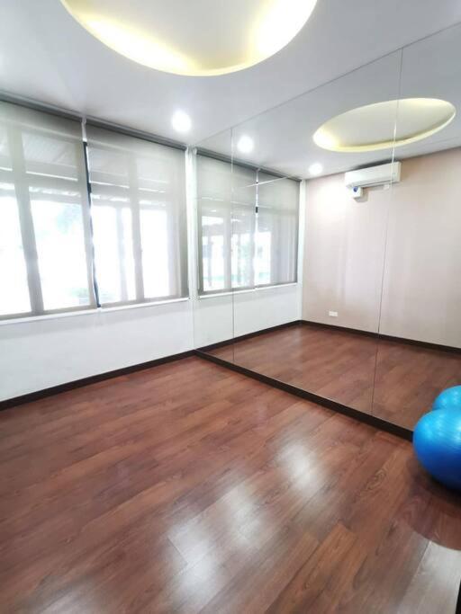 Apartment A2705 Platino Paradigmmall Netflix Poolview Bystay Johor Bahru