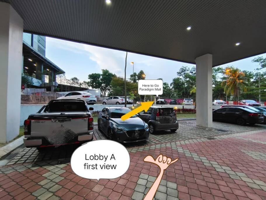 A2705 Platino Paradigmmall Netflix Poolview Bystay Apartment