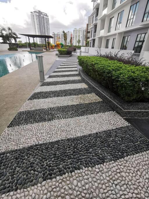 Apartment A2705 Platino Paradigmmall Netflix Poolview Bystay *
