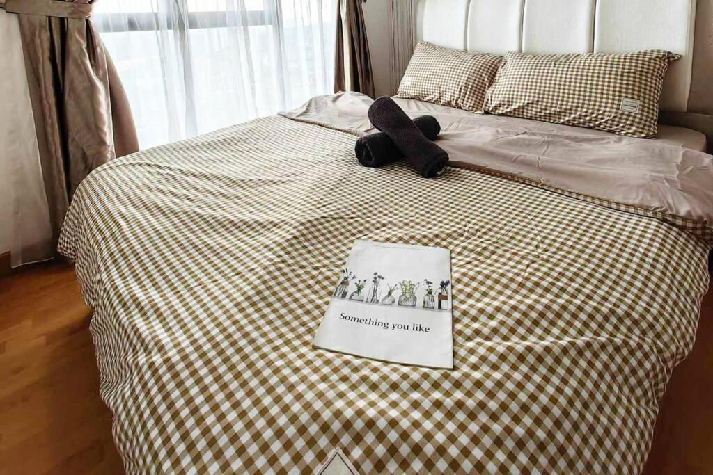 A2705 Platino Paradigmmall Netflix Poolview Bystay Apartment