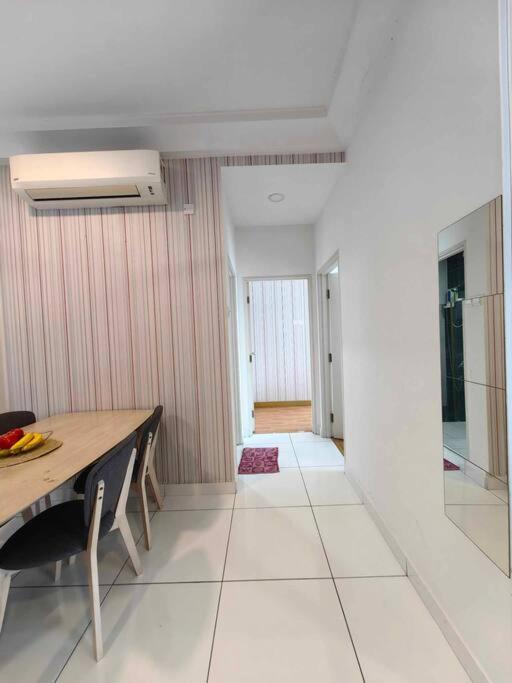 A2705 Platino Paradigmmall Netflix Poolview Bystay *