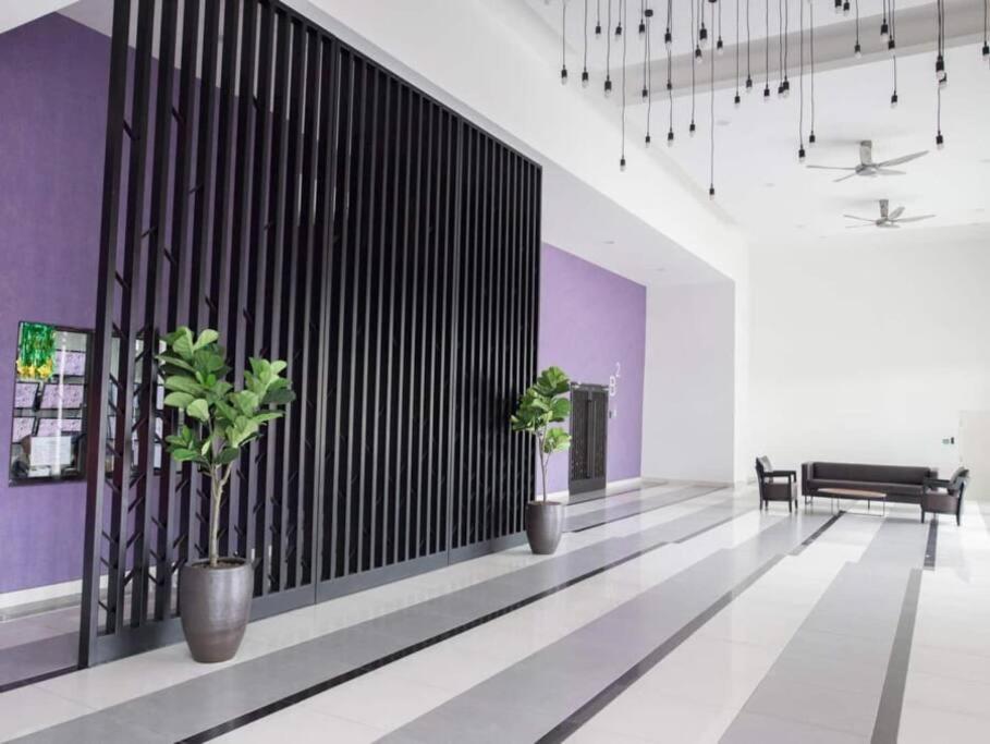 A2705 Platino Paradigmmall Netflix Poolview Bystay * Johor Bahru