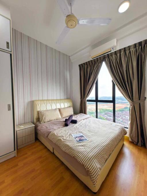 A2705 Platino Paradigmmall Netflix Poolview Bystay Apartment