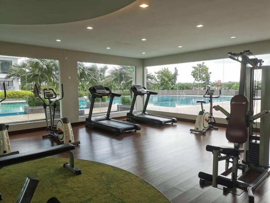 Apartment A2705 Platino Paradigmmall Netflix Poolview Bystay