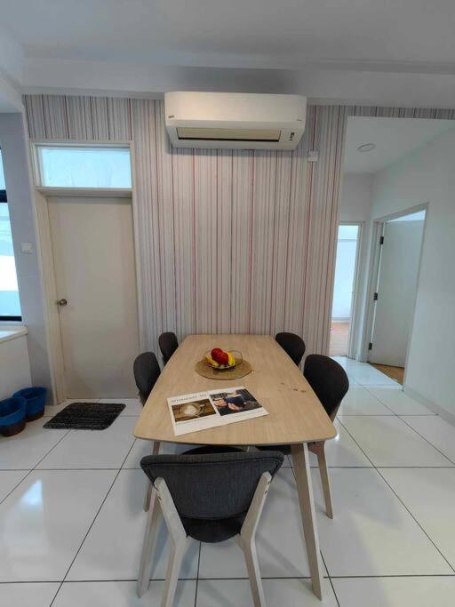 A2705 Platino Paradigmmall Netflix Poolview Bystay * Johor Bahru