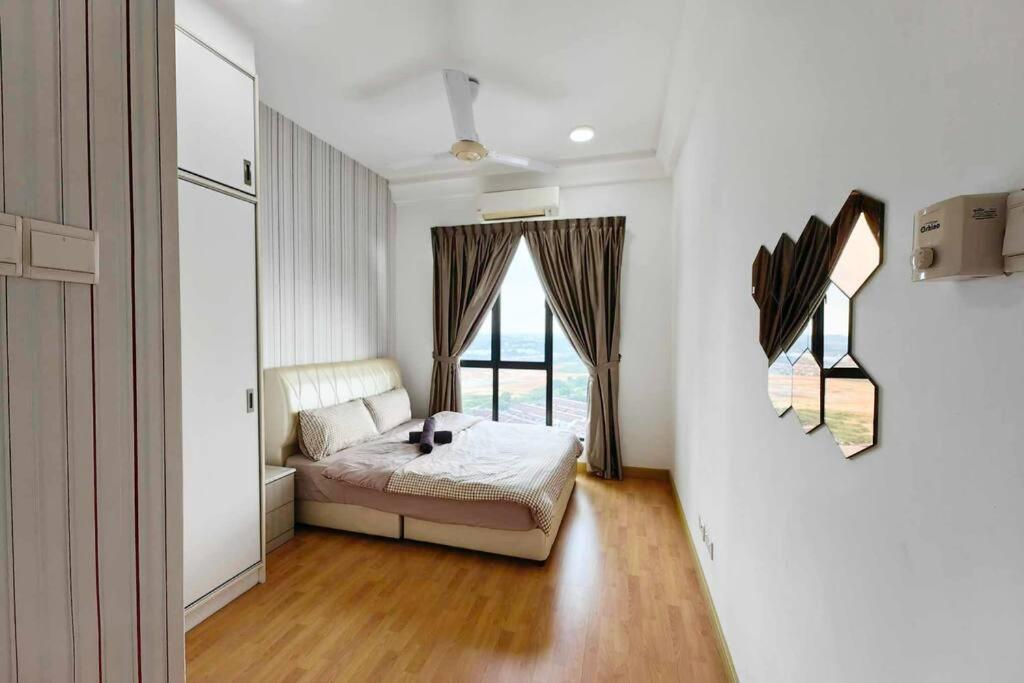 A2705 Platino Paradigmmall Netflix Poolview Bystay Johor Bahru