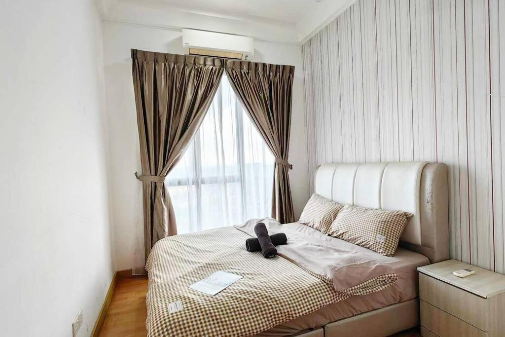 A2705 Platino Paradigmmall Netflix Poolview Bystay Johor Bahru